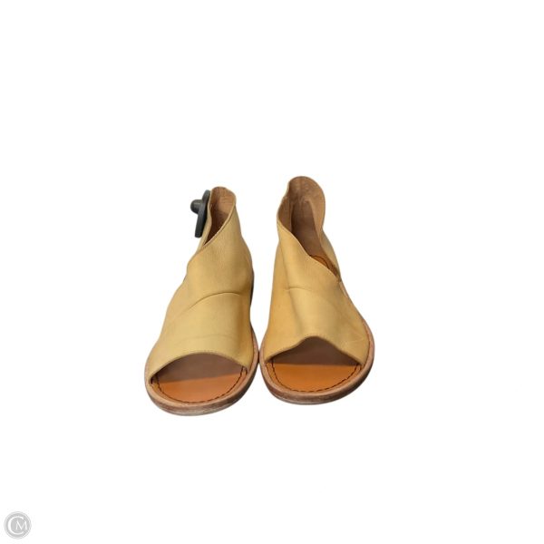 Sandals Heels Wedge By Free People In Tan, Size: 7.5 Fashion